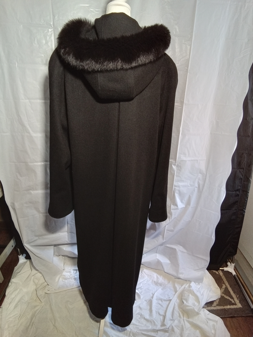Albert Nipon Black Long Double-Breasted Trench with Fur Collar - Picture 2 of 7